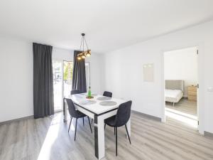 Cubos Luna Town Center Apartment