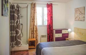 Maisons de vacances Lovely Home In Vaison-La-Romaine : photos des chambres