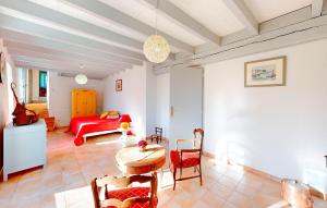 Maisons de vacances 2 Bedroom Gorgeous Home In Grassac : photos des chambres