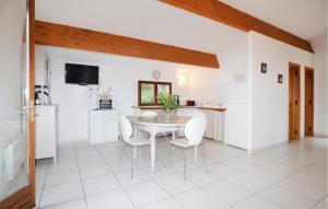 Maisons de vacances 2 Bedroom Beautiful Home In Oletta : photos des chambres