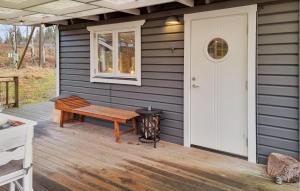 1 Bedroom Stunning Home In Göta