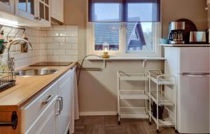 1 Bedroom Stunning Home In Göta