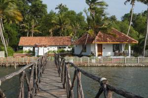 Kaayal Villa Lakefront Luxury by Hotelbuz