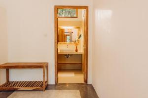 Blue Waves Surf House - Jungle Villa