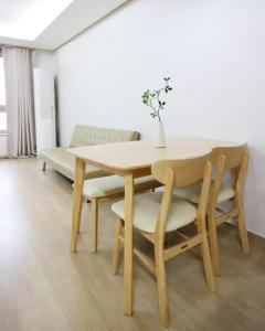 Modern 2 Bedroom 2 Bed 1-Bathroom Apartment for Rent in Gangnam Seou