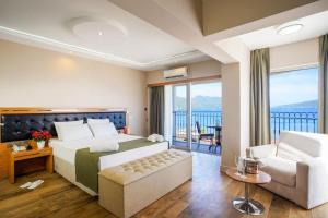 Deluxe Double Room with Sea View room in Aurasia City Hotel