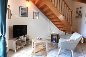 Maisons de vacances Les Roses Tremieres - A 1km de la gare garage : photos des chambres