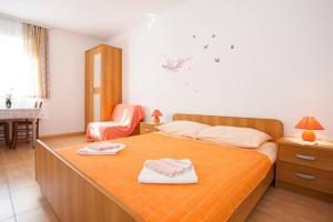 Apartments with pool Ivana Krk 