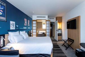 Hotels Novotel Beaune : Chambre Classique avec 1 Lit Double et 2 Canapés-Lits Simples