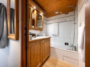 Superior One-Bedroom Apartment with Sleeping Alcove (6 People) room in Résidence Pierre & Vacances Premium Les Alpages de Reberty