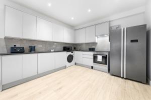Purple Reignz - 3BR - close to LDN