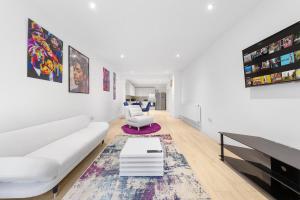 Purple Reignz - 3BR - close to LDN