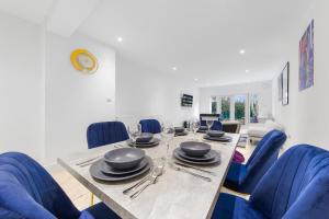 Purple Reignz - 3BR - close to LDN