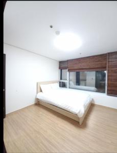 Elegant 3-Bedroom Apt, 1 Min from COEX City Airport