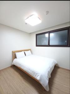 Elegant 3-Bedroom Apt, 1 Min from COEX City Airport