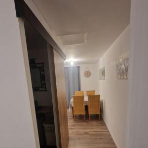 Appartements Studio Renard quartier marais, terrasse en rez de jardin, matelas confort : photos des chambres