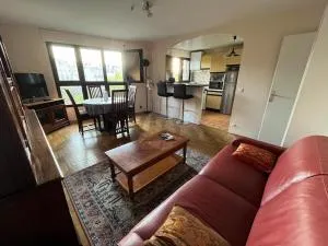 Spacious and bright apartment 2min from Paris - Saint-Mandé