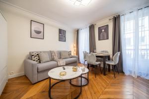 CIA - rue du Colisée, near Champs Élysées