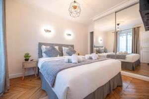 CIA - rue du Colisée, near Champs Élysées