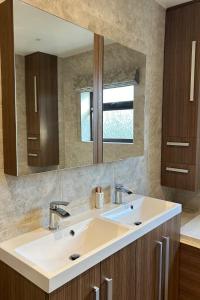 wonderful 4 bedroom cottage sleeps 8