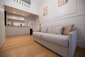 CIA - Mezzanine Studio by Arc de Triomphe