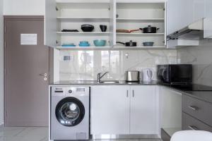 Infinity - One-Bedroom Apt W Terrace in Larnaca