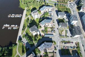 Tilava huoneisto järvinäköalalla