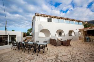 Cosy 1 bed pool house