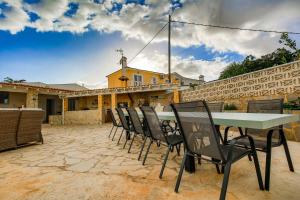 Cosy 1 bed pool house