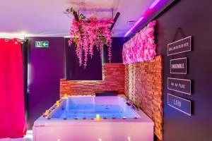 Sweet Dreams Jacuzzi - Moiré