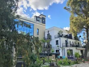 Appart' Hotel La Girafe Marseille Est - Porte d'Aubagne - Éoures