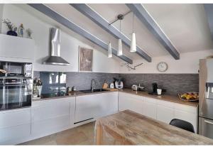 Maisons de vacances Maison mediterraneenne 130m piscine Vaucluse : photos des chambres