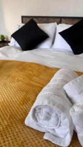 Kingston Studio, ideal for professionals relocators and leisure stays, near Kingston Station and Shopping Centre