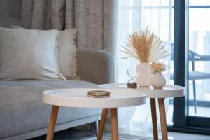 Keyrock Living - Lakeview Escape in Business Bay
