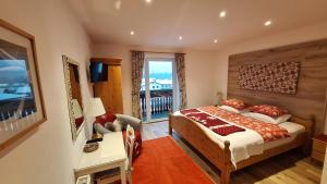 Double Room with Balcony room in Haus Hepi B&B