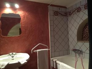 Maisons de vacances Gites Climatises Piscine Chauffee La Balancelle : photos des chambres