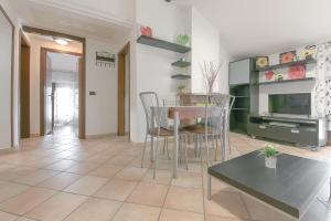 QUEEN HOME FUNO Centergross