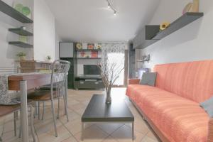 QUEEN HOME FUNO Centergross