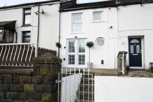 Bay Tree Cottage Rhondda Valley By StayStaycations - Coed Ely