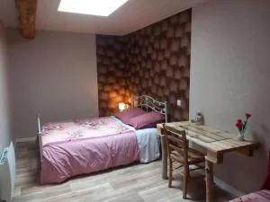 Chambre bordeaux - 永河畔拉罗什