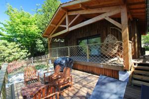 Appartements Wooden lodge with garden : photos des chambres