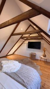 Luxury Vineyard Retreat with Private Jacuzzi