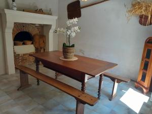 Maisons de vacances Ravissante longere avec grand jardin et cheminee : photos des chambres