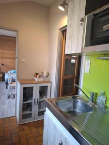 Appartements gite l'oeuf ou la poule, parking prive, sur domaine viticole : photos des chambres