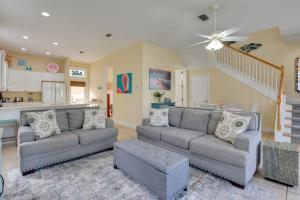 Santa Rosa Beach House with Spacious Deck