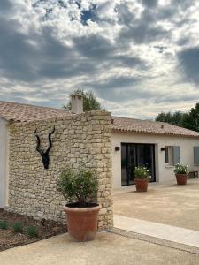 Maisons de vacances EcoLodge romantique proche Lourmarin Piscine Privee Borne recharge : Maison 2 Chambres