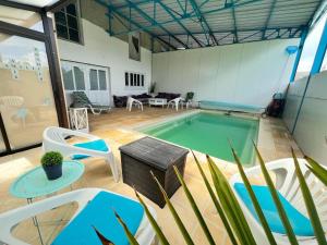 Chtx maison 7 pers jardin piscine