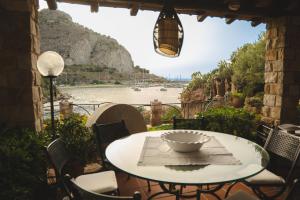 Villa Faraglioni fronte spiaggia