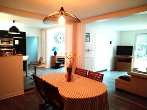 Maisons de vacances Chateauroux charmante maison 2 chambres jardin : photos des chambres