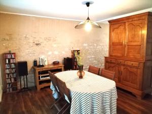 Maisons de vacances Chateauroux charmante maison 2 chambres jardin : photos des chambres